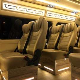 SG Private Airport / Cruise Transfer dans un minibus de 13 places