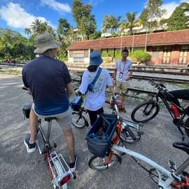 Visite à vélo de Singapour en Brompton depuis le Rail Corridor, avec repas inclus !