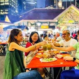 Singapour : visite nocturne en bus avec guide en chair et en os