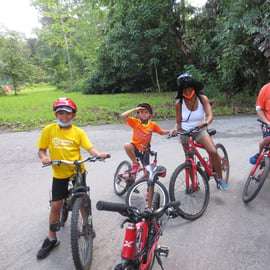 Aventure sur la piste cyclable d'Ubin