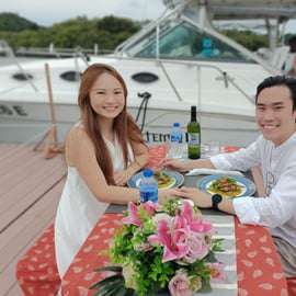Dîner-croisière privé au coucher du soleil sur un yacht moderne de 34 pieds