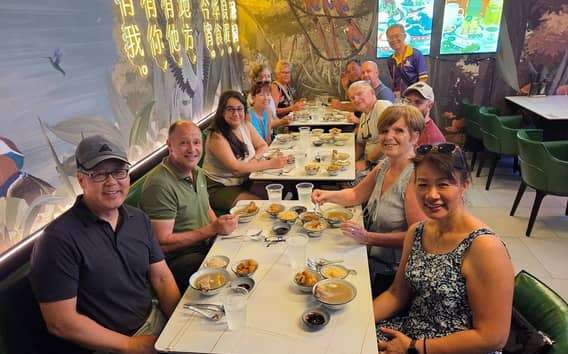 Singapour : Visite guidée nocturne de la gastronomie de rue