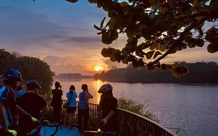 Singapour : balade à vélo au lever du soleil (nature secrète + petit-déjeuner)