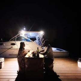 Dîner-croisière privé au coucher du soleil sur un yacht moderne de 34 pieds
