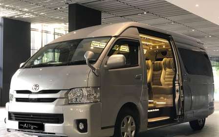 SG Private Airport / Cruise Transfer dans un minibus de 13 places