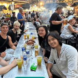 Visite nocturne urbaine emblématique : cuisine de rue au coucher du soleil à Singapour