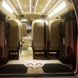 SG Private Airport / Cruise Transfer dans un minibus de 13 places